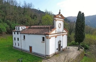 IL SANTUARIO DELLA MADONNA DI SERRA A CORSAGNA. ...