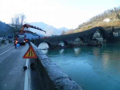 RIPULITO IL PONTE DEL DIAVOLO...MA DOBBIAMO ...