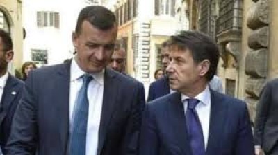 CASALINO E CONTE A CASA