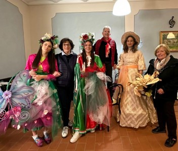 MODELLE E COSTUMISTE PER LA FESTA DELL'AZALEA