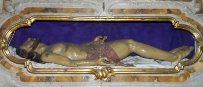IL SIMULACRO DI GESU' MORTO NELLA CHIESA DI ...